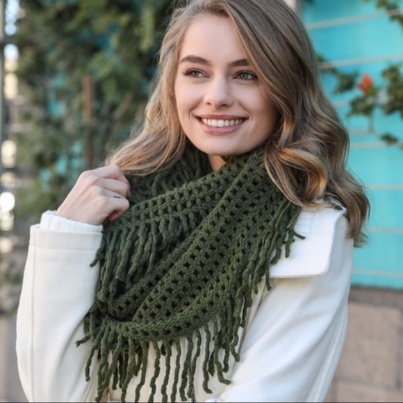 ✨RESTOCKED✨Green Lattice Fringe Infinity Scarf - Picture 5 of 5